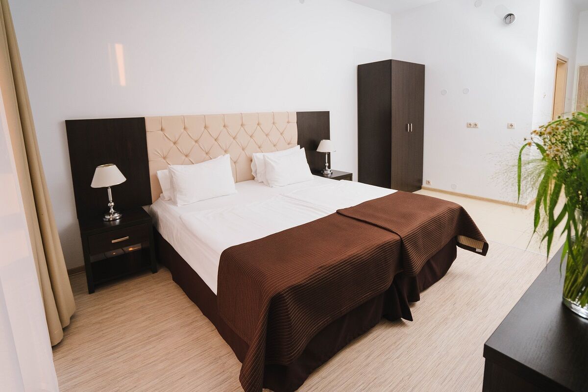 Стандарт без кухни с большой кроватью Сириус Западный