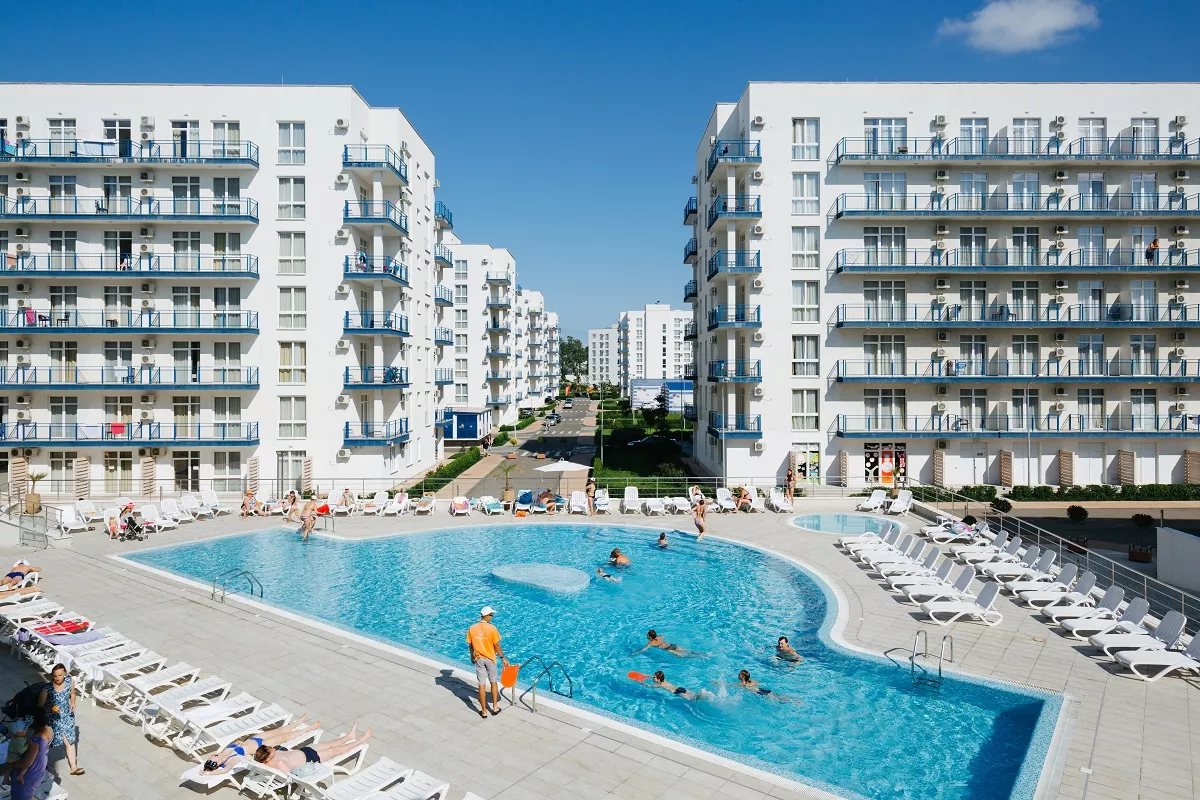 Бассейн Сириус Прибрежный