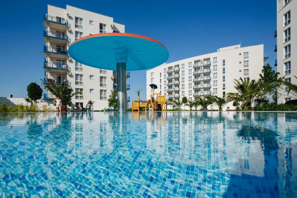 Бассейн Сириус Прибрежный